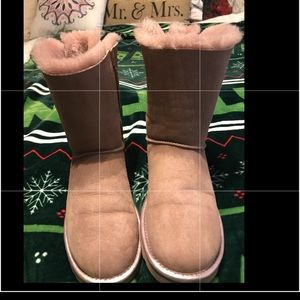 *Flash SALE** NWOT Metallic UGGS